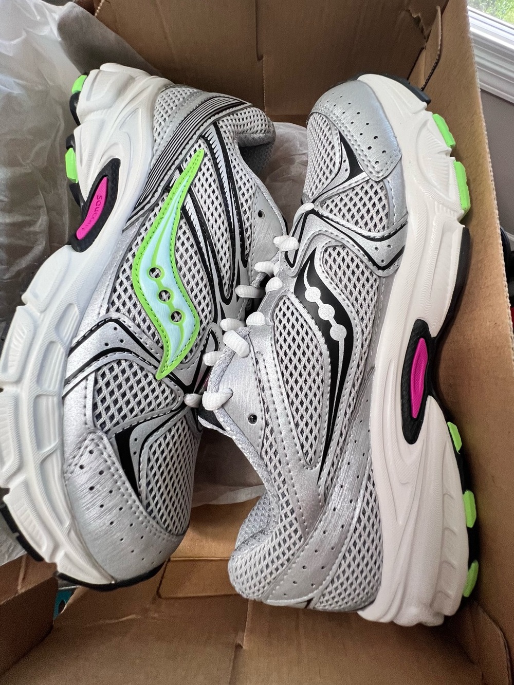 Saucony Women’s Ride Millennium Silver Shoes. Size 8 Neon Green & Pink Accents.